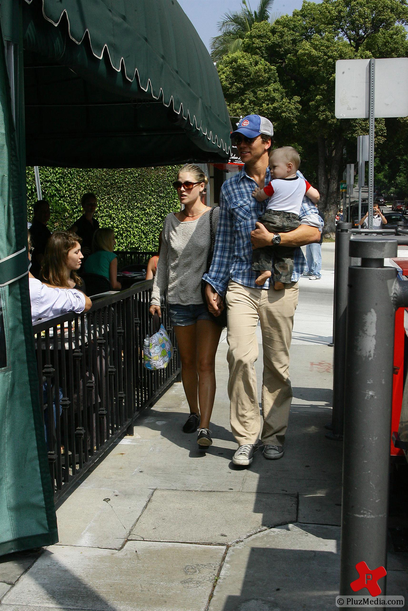 Ali Larter with husband Hayes MacArthur leaving Hugo's restaurant photos | Picture 77088